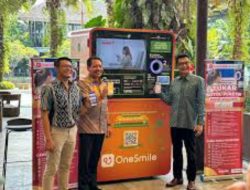 Sinar Mas Land Meresmikan Reverse Vending Machine Alat Penukar Botol Plastik Jadi Uang Elektronik