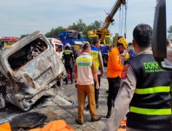 Dalam Peristiwa Kecelakaan Maut di KM 58 Ruas Tol Japek 14 Orang Tewas