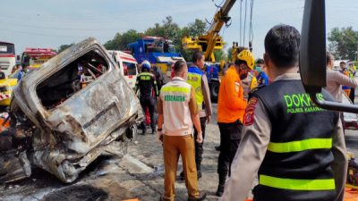 Dalam Peristiwa Kecelakaan Maut di KM 58 Ruas Tol Japek 14 Orang Tewas