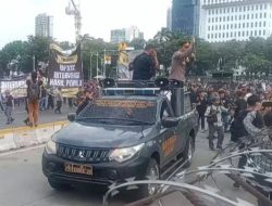 PKS Merespons Soal Bentrokan Antara Massa Pendukung 01 dan 02 di Depan Gedung MK