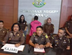 Kejari Jembrana Menahan Tersangka Korupsi Dana Lembaga Perkreditan Desa Adat Baluk Rp1,2 Miliar