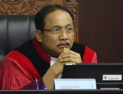 Ketua MK Mengingatkan Semua Pihak Bahwa Pembacaan putusan Tidak Boleh Diinterupsi