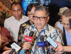 Hasto Kristiyanto Menantang Jokowi Berjanji Tak Akan Ambil Alih PDIP dan Golkar