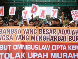 Demo May Day, Buruh Tuntut Cabut Omnibus Law, Hapus Outsourcing dan Upah Murah