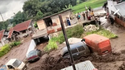 Banjir Lahar Dingin di Agam, 13 Orang Meninggal 4 Masih Hilang