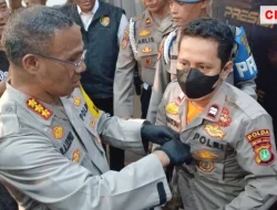 Polrestro Jakarta Timur Menangkap Seorang Polisi Gadungan Sedang Berpesta Narkoba