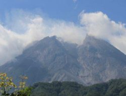 Gunung Merapi Muntahkan 18 Kali Guguran Lava, Masyarakat Diminta Waspada