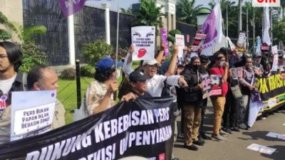 Aliansi Jurnalis dan Pekerja Media Demo Didepan Gedung DPR Tuntut Batalkan Revisi RUU Penyiaran