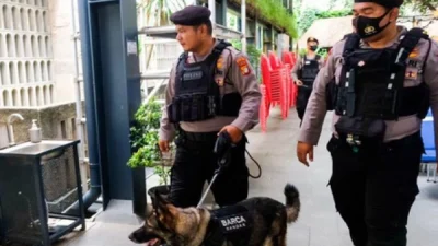 Polisi Melakukan Penjagaan Saat Misa Kenaikan Yesus Kristus di Katedral, Turunkan Tim Gegana dan Anjing Pelacak