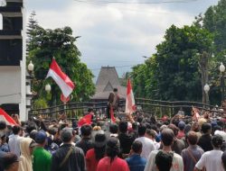 Demo Massa Desak Pj Bupati Banjarnegara Melantik 57 Kades Terpilih Berakhir Ricuh