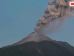 Gunung Lewotobi Laki-laki di NTT Erupsi Selama 10 Menit Dengan  Tinggi Kolom Abu Capai 900 Meter