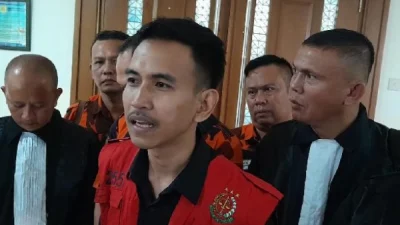 Memfitnah Wakil Ketua Komisi III DPR RI Ahmad Syahroni, Selebgram Adam Deni Divonis 6 Bulan Penjara