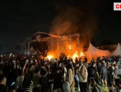 Acara musik Lentera Festival 2024 di Lapangan Sepakbola Pasar Kemis di Bakar Penonton