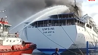 KM Umsini Kebakaran Saat Sandar di Pelabuhan Soekarno-Hatta Makassar, Tidak Ada Korban Jiwa