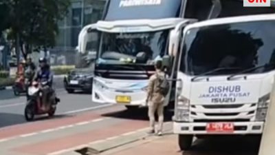 Polsek Sawah Besar Buru 3 Jukir Liar yang Palak Sopir Bus Pariwisata di Depan Masjid Istiqlal