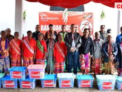 Menyambut Hari Bhayangkara, Kapolda NTT Bagikan Paket Bansos di Timor Tengah Selatan