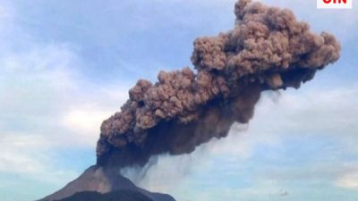 Gunung Lewotobi Laki-Laki di Kabupaten Flores Timur Erupsi, Muntahkan Abu Vulkanik 1.000 Meter