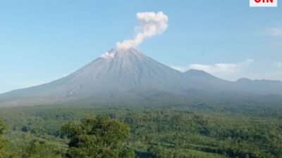 Sejak Kamis Gunung Semeru Masih Didominasi 159 Kali Gempa Letusan dan Masih Berlanjut Hingga Jumat