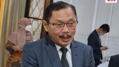 Dekan Fakultas Kedokteran Unair Budi Santoso Diberhentikan Lantaran Menolak Dokter Asing