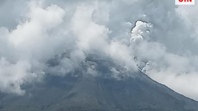 Gunung Lewotobi Dua Kali Erupsi, Lima Desa Hujan Abu dan Bandara Frans Seda Maumere Ditutup Sementara