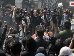 Aksi Kawal Keputusan MK Tentang Pilkada, Ribuan Mahasiswa di Bandung Demo Hingga Malam ini