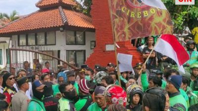 Banyak Kebijakan yang Merugikan, Ojol Sejumlah Aplikasi di Cirebon Demo