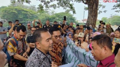 Warga Kampung Bojong Rangkong Jakarta Timur Menghadang Proses Penyitaan Lahan Permukiman KBT