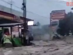 Akibat Hujan Deras, Banjir Bandang Melanda Kabupaten Karawang