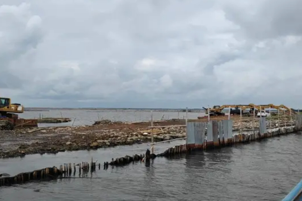 Foto pagar laut di Bekasi. (Istimewa)