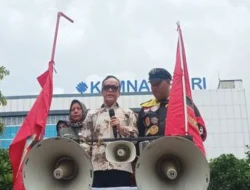 Wamenaker Immanuel Ebenezer Mendorong Aplikator Transportasi Online Untuk Memberikan THR