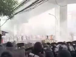 Eksekusi Lahan 10 Ruko di Kota Makassar Diwarnai Unjuk Rasa Berujung Ricuh