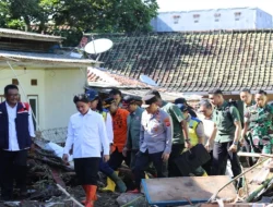 Wapres Gibran Meninjau Langsung Lokasi Banjir dan Longsor di Sukabumi