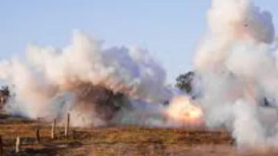 Empat Anggota TNI AD dan Sembilan Warga Sipil Meninggal Akibat Amunisi Kadaluarsa Meledak di Garut