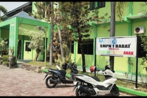 SMPN 1 Babat Lamongan.