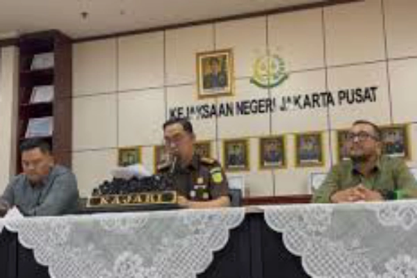 Konferensi pers penetapan tersangka kasus korupsi pengadaan barang/jasa dan pengelolaan Pusat Data Nasional Sementara (PDNS) di Kementerian Komunikasi dan Digital (Komdigi), Kamis (22/5/2025).