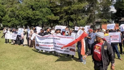 Ratusan Pedagang Kuliner Demo, Menuntut Bupati Lampung Barat Cabut Aturan Pemasangan Perekam Transaksi di Rumah Makan