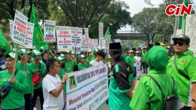 Datangi Kantor DPP, Kader PPP Minta Romahurmuzy Dipecat