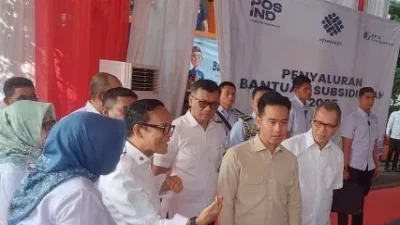 Wapres Gibran Tinjau Langsung Penyaluran BSU di Kantor Pos Tangerang
