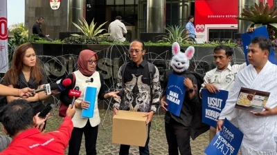 ICW Melaporkan Tiga Pegawai Kemenag ke KPK Atas Dugaan Korupsi Dalam Penyelenggaraan Haji 2025