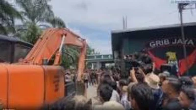 Gubernur Sumut Bongkar Markas Grib Jaya yang Juga Merupakan Diskotek di Kabupaten Deli Serdang