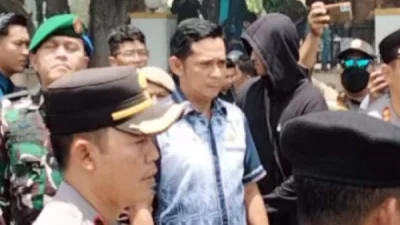 Massa Aksi Unjuk Rasa di Berau Membubarkan Diri Usai Ketua DPRD Menerima Aspirasi Mereka