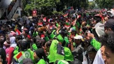 Ribuan Ojol Menggelar Aksi Unjuk Rasa di Gedung DPR/MPR dan Kawasan Monas Hari Ini
