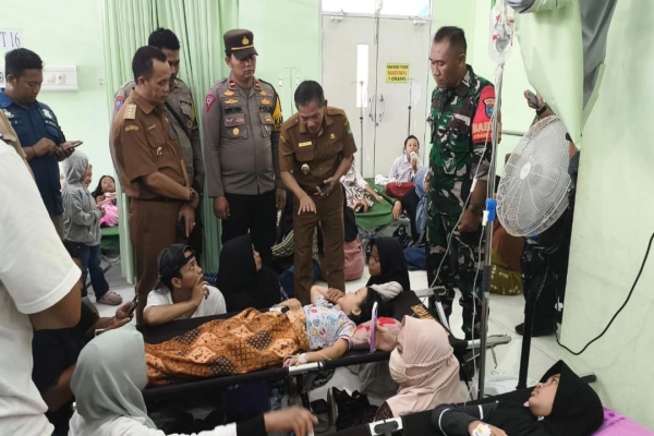 Sebanyak 16 siswa SDN 12 Benua Kayong, Kabupaten Ketapang, keracunan MBG saat dirawat di rumah sakit, Selasa (23/9/2025).