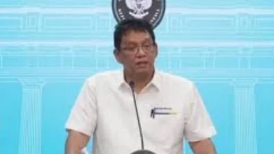 Menkeu Purbaya Menanggapi Pernyataan Menteri UMKM Soal Adanya Oknum Bea Cukai yang Meloloskan Barang Ilegal
